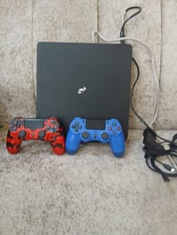 بلي 4 مهكر جدا نضيف معه ٢ جوستيكة مكان بلديات رقم ٠٧٧١٣٥٠٥٧٨٨