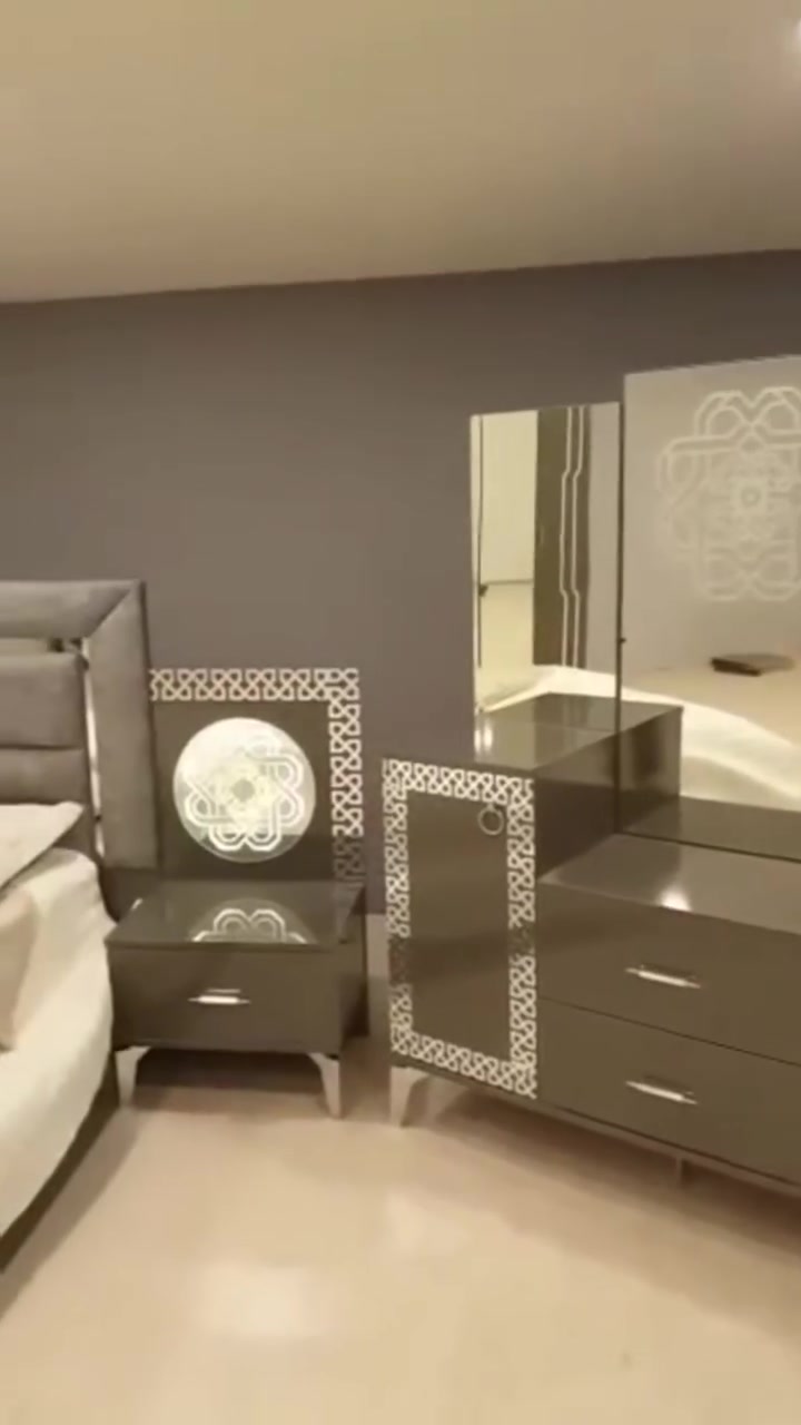 غرفة نوم تركي ٨ قطع بدون دوشك مستعمله نظيفه جدا 

***********
