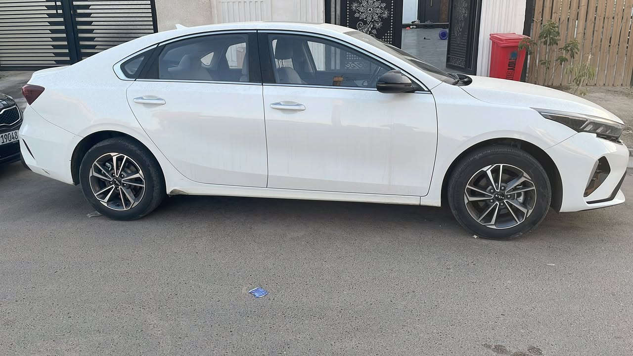 سلام عليكم اخوان كيا 3 للبيع موديل 22 بيه ملاحظات بسيطة  ماشية 40 الف للبيع مكانها حي العامل للتواصل *********** فقط واتساب لا تراسل على الفيس رحمه الوالديكم
