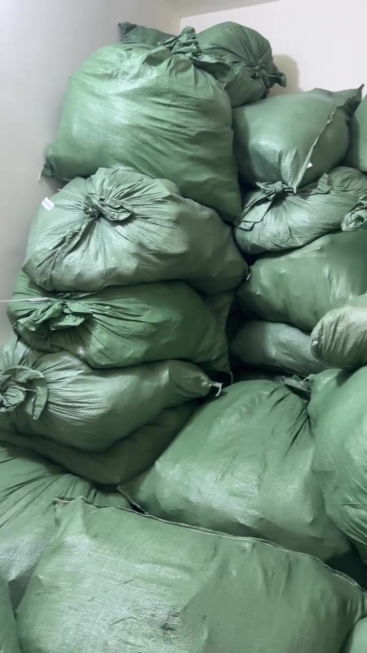 عندي شلفان امزون مكس 
مامفتوحةً بالباركود 
يطلع بيها منزلي وملابس شتائي وصيفي 
الي ياخذها كلها شلع 
الكيلو ب4 ونص


**إذا كنت صاحب هذا الإعلان وتريد حذفه لأي سبب، رجاءا أرسل رسالة إلى الدعم الفني**
