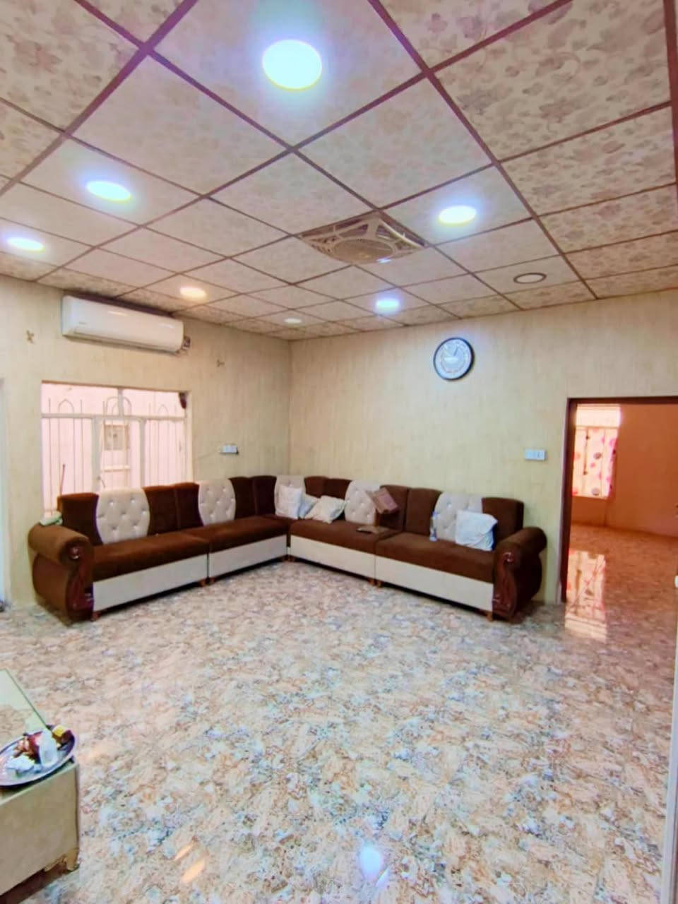 #مكتب جنة العراق للعقارات 

دار  سـكنـي للبيع طابق واحد وفوق

وبيتونه بناء 

#الموقع :- فـي كركوك  حـي الخـضـراء خلف مدرسة الجوادين 

مـــلاحظه الدآر بناء نضيف جدا

سنة البناء 2013 

موقع مميز جدا

المسـاحة   200 م

واجهة 10 م 

نزال 20 م 

السـعـر. 170 مليون مع المجال والله بلاش بلاش 

التفاصيل 

ط1 استقبل وهول داخلي ومطبخ وغرفة نوم عدد2
ومجمع صحيات عدد ٢ وكراج وحديقة 
وبيتونا 

——————————————————

❤️ العقار #حصرًا لدى مكتبنا 
⚜️بأمكانكم عرض عقارتكم لدينا سواء كانت #بيــع أو #أستثـمار 
 
مكتبـــ جنــة الـعـراق 

للاستثمار والتطوير العقاري معكم نحو الافضل للإستفسار
يمكنكم مراسلة الصفحة 

اوالاتصال ***********
****************************

* نستقبل جميع عروضاتكم السكنية 🏠 والتجارية 🏡 بكافة مناطق كركوك  

للمزيد من المعلومات مراجعة مكتب جنة العراق للعقار 

حي الــــــواسطـــي 

في السايدين اذا عة الرشيد مجاور مسجد نور الدين الزنكي قبل مول حجي زياد 

او الاتصال على 

📲  ***********
