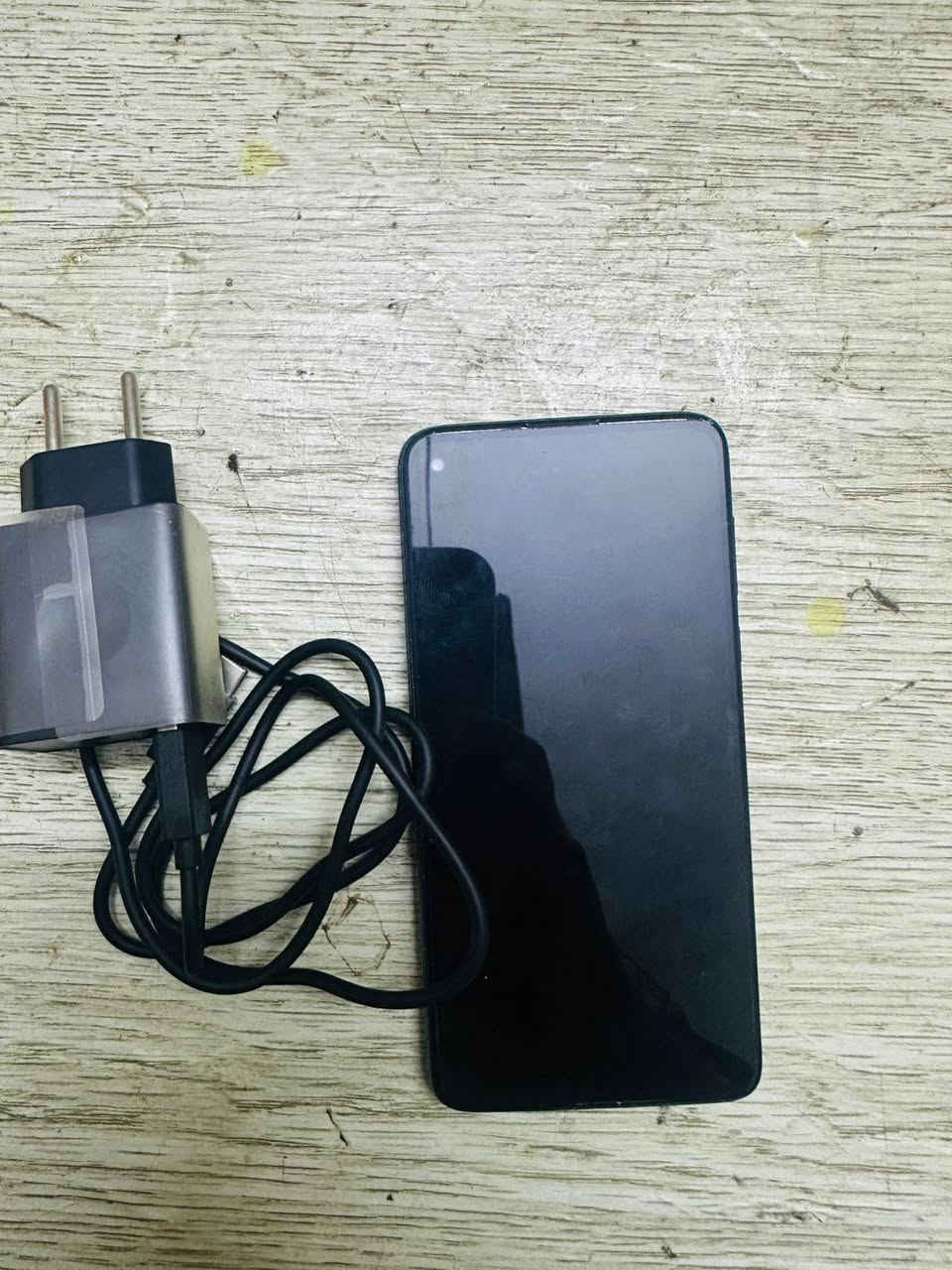 السلام عليكم جهاز موتريلا الاصلي وكالة الأمريكي ذاكرة 128 يشغل 90فريم بل ببجي كامرة تخبل  الجهاز جديد شخط مابي   وما مستخدم سعر الجهاز مناسب جدآ جدآ للتواصل واتساب او خاص او الاتصال ***********
