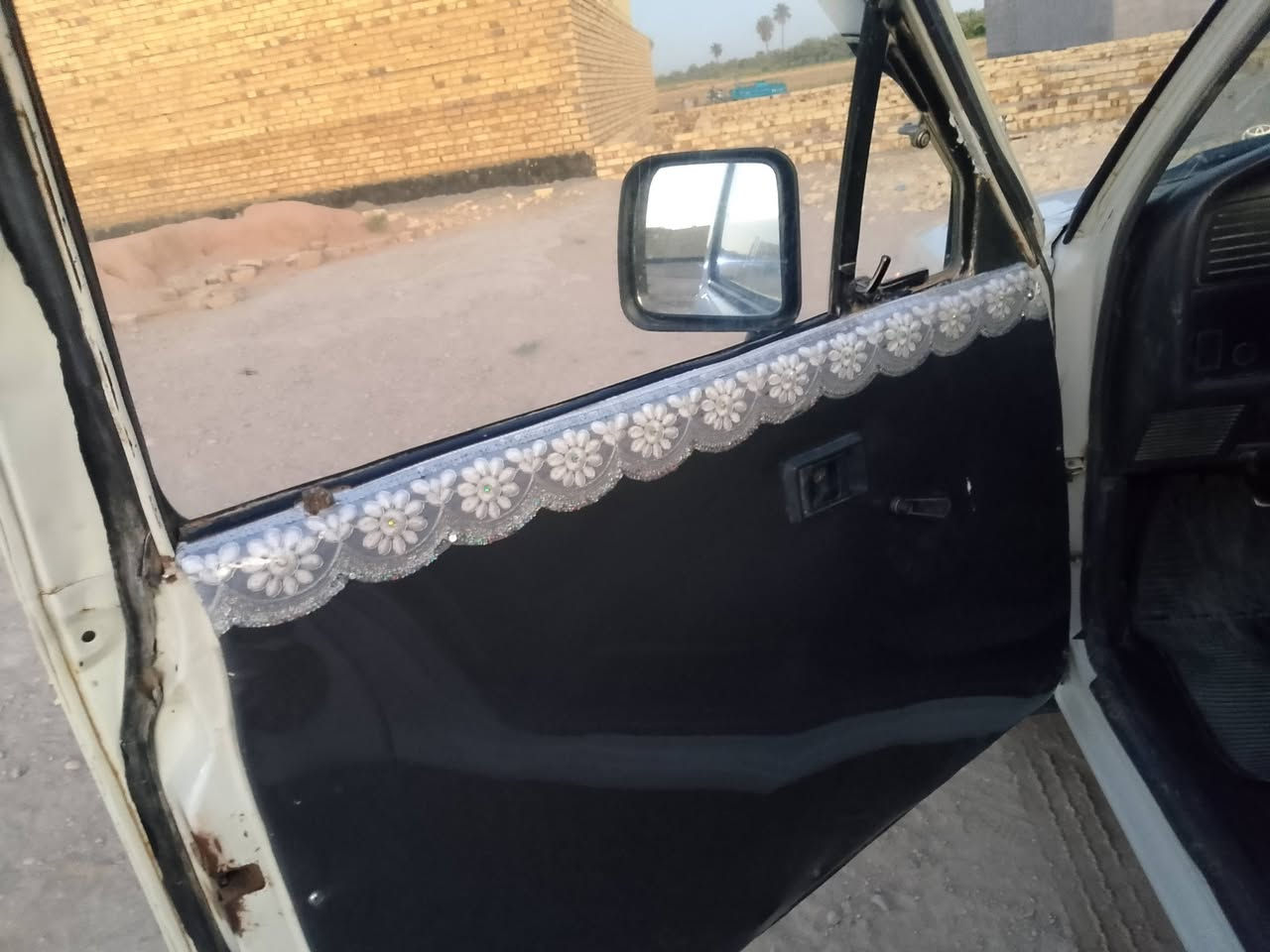 السلام عليكم للبيع بيكم موديل 93 رقم بابل سنويه لل 27
سياره نضيفه تحويل مباشر مكان ديوانيه السياره بأسمنه
السعر 57 وبيه مجال للأستفسار الاتصال على الرقم ***********
