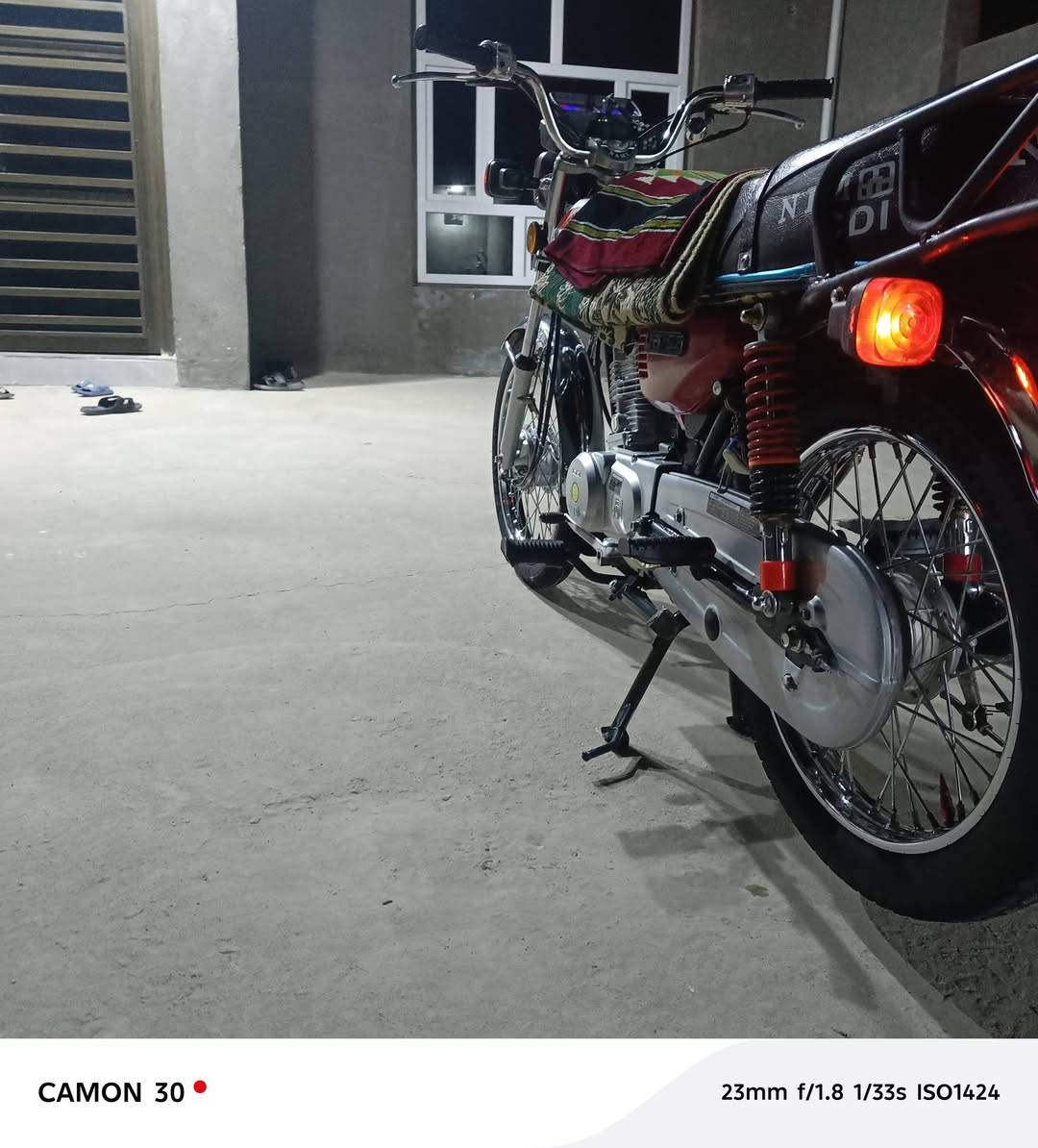 السلام عليكم  دراجه موديل 26 دراجه شبه شلامجه صارلها 20يوم من طلعت من الوكيل دراجه مو مفتوحه مكان الحمزه الغربي السياحي للبيع والاستفسار خاص 
***********
