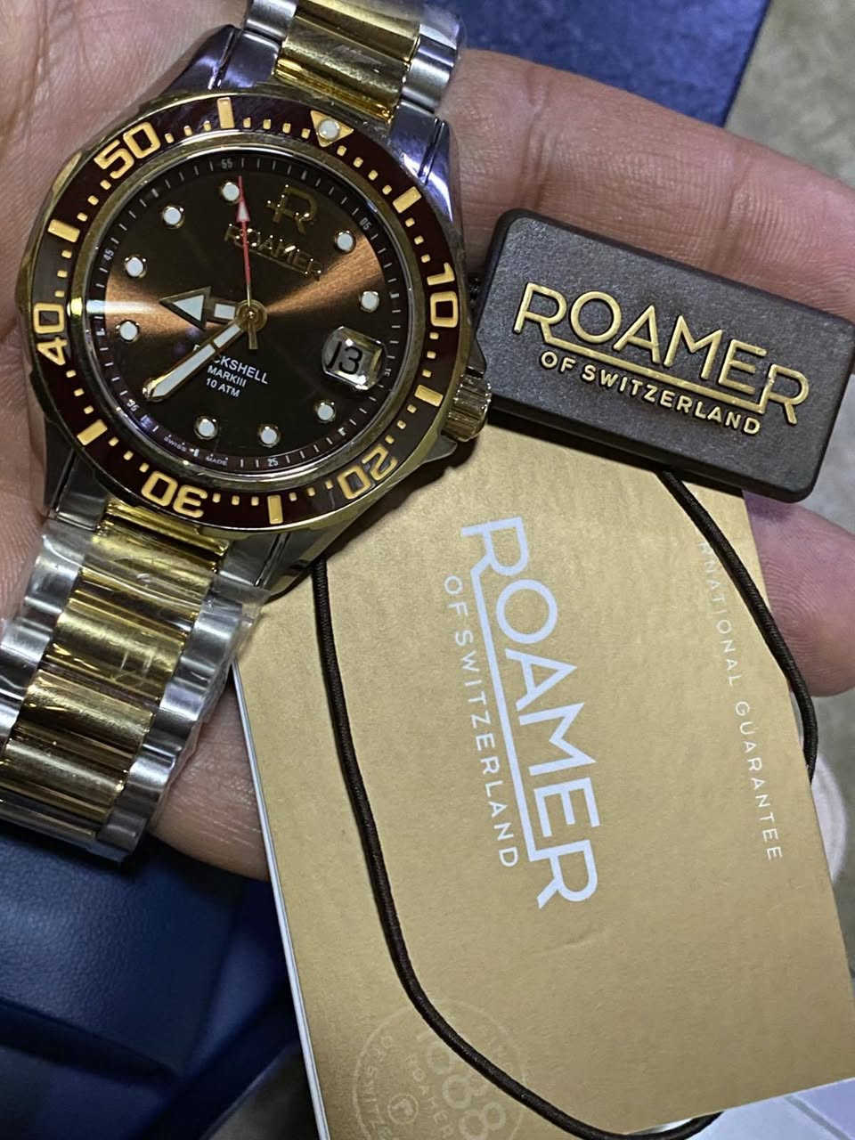 Roamer Rockshell of Switzerland 
ساعه ماركه رومر روكشيل سويسري اصلي وكاله غيرمستخدم كامل مرفقات
ماكنه اوتوماتيك
قطر 42
جام زفير ضدالخدش
مقاوم الماء 100 متر
قفل بحري
رنك دوار
توصيل موجود


**إذا كنت صاحب هذا الإعلان وتريد حذفه لأي سبب، رجاءا أرسل رسالة إلى الدعم الفني**