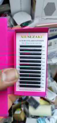 ٢٠ قطعة • مستحضرات تجميل • للبيع