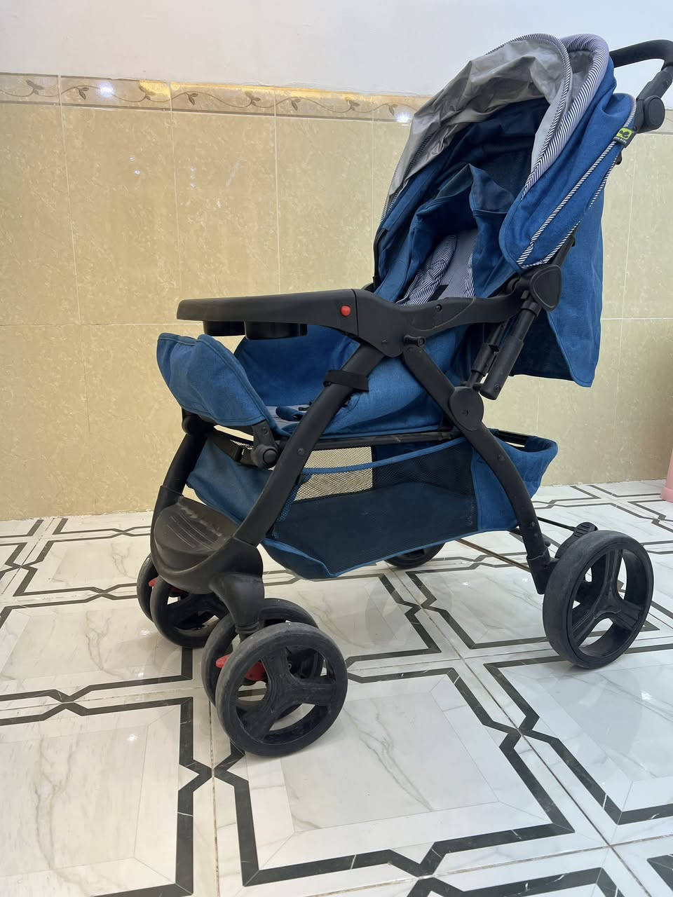 عارەبانەی مناڵان بۆ فرۆشتن کەم بەکار هاتووە زۆر خاوێنە*********** )***********)
