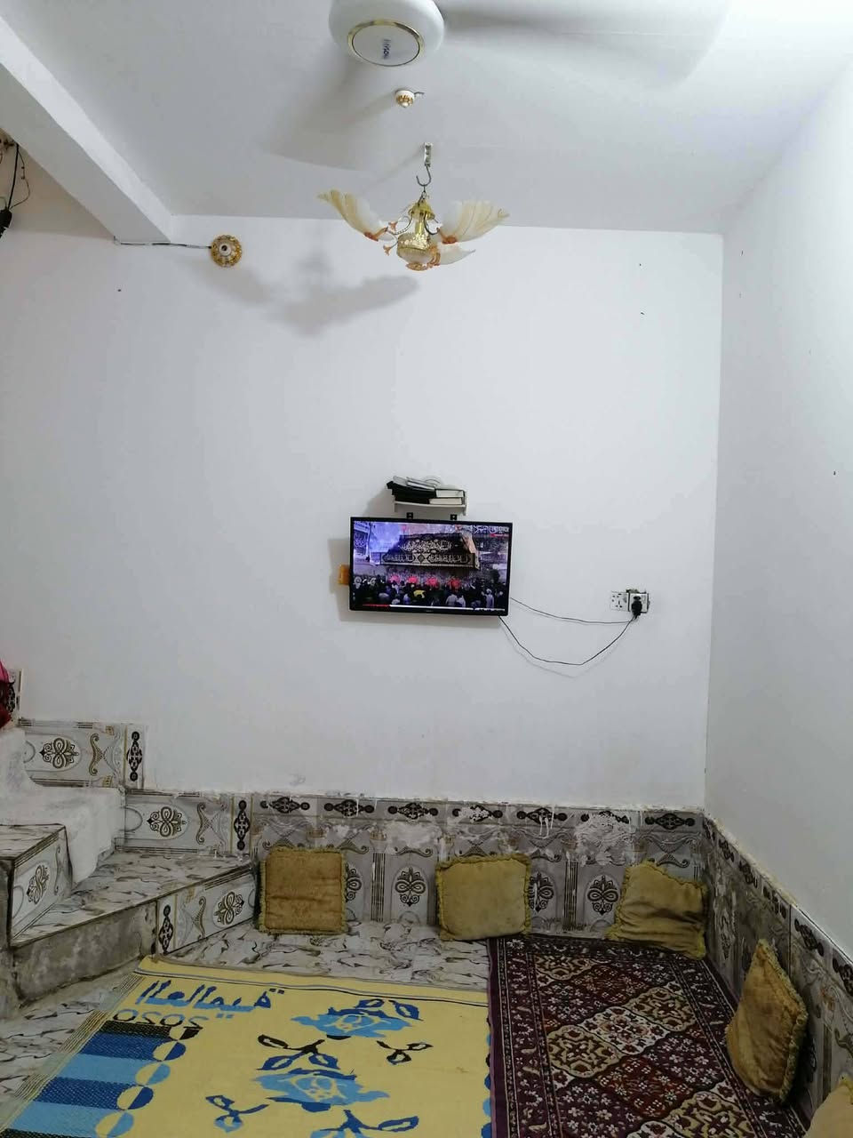 بيت زراعي للبيع بيه وصل تطويب مساحه 100 م بناء طابوك عكاده
غرفه وصاله ومطبخ وديوانيه وحمام داخلي ومنور وحمام وتواليت خارجي وطارمه
ماي كهرباء مجاري متوفر
مدرسه متوفره
وياه تانكيات 2 ام 500
ماطور
كيزر
خط مولد ٢ أمبير
عنوان قرب السجن الإصلاحي بنزله الصيدلية نهايه الشارع السعر ٤٠ وبي مجال 
لتواصل ***********
