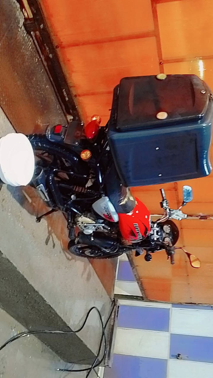 دراجه بوكسر للبيع دراجه جاهزه عل اخر حبايه تخم تاير نضيفه وحلوه رقم وسنويه الرقم باقي عل تثبيت كملت معاملته وصار عندي ضرف ومارحت دراجه حلوه وجاهزه ونضيفه مكينته بدايت خيط بيه موديله 23 ماشتغله دلفري ابد شلع رايده مليون و400 وبيه مجال وهذا رقمي ***********
