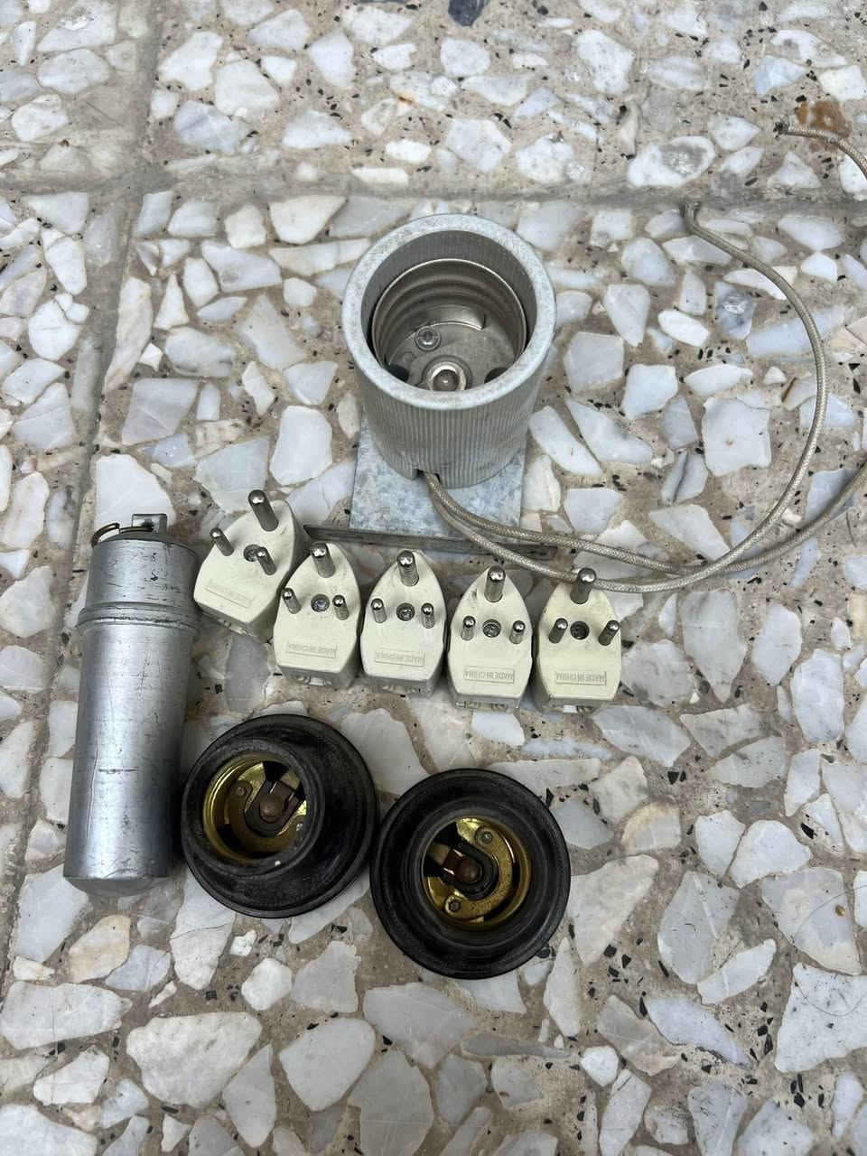 للبيع  الكل شغال 30 الف شلع  *********** بغداد مدينة الصدر
