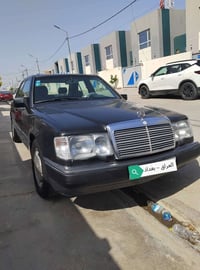 مرسيدس ٣٠٠ • ١٩٩٠ • رقم بغداد إنكليزي