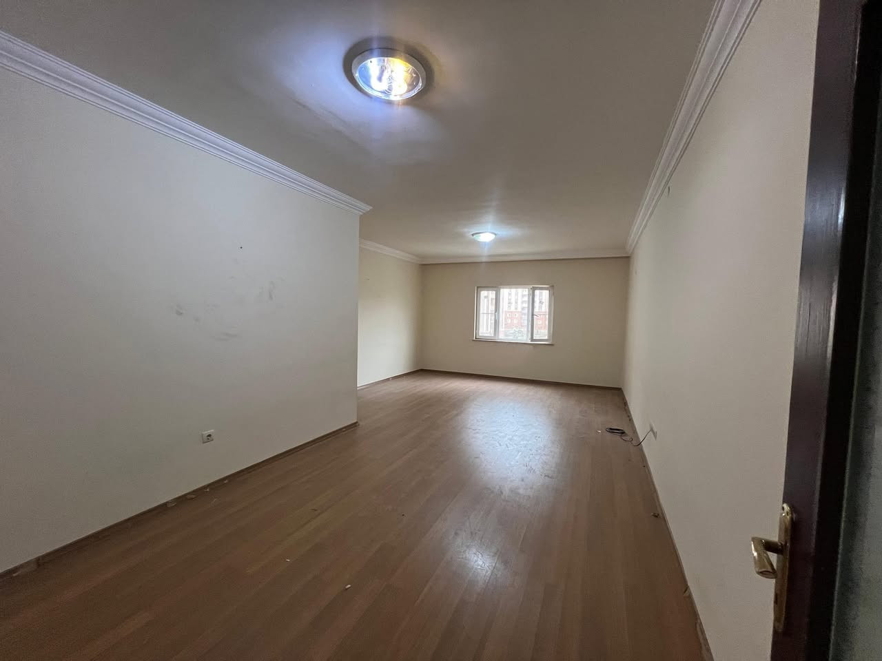 ‏‎شقة للبيع  في مجمع افروستي -دهوك 
‏‎عمارة:B57
طابق:4
‏‎‏‎المساحة ١٨٦م
‏‎غورقة :٣+١
‏‎واجهة. شمال -غرب 
‏‎‏‎اذا كنت ترغب في شراء شقة او بيعه يمكنكم التواصل معنا
‏Tell-0750 147 2738
‏Whatsappe-Viber
