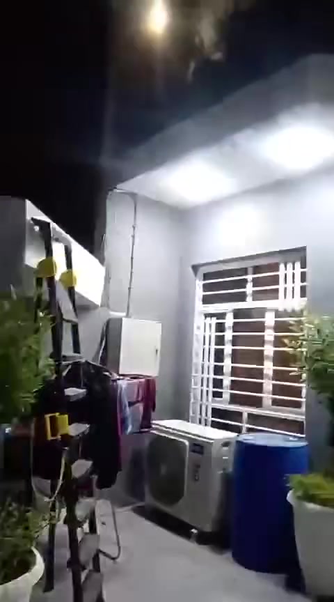 السلام عليكم ورحمه الله وبركاته
بيت للبيع مساحته 100متر زراعي 
العنوان /الصويره حي الاسرى الزراعي الفرع المقابيل محمد سياب 
البيت متكون من مطبخ حار وبارد واستقبال وغرفه نوم عدد٣وحده جوه واثنين فوك حمام داخلي وحمام خارجي  البيت ينباع مع التجهيز الكامل أو بدون تجهيز حسب الرغبه البيت بناء حديث 
الاستفسار/‭***********
واتساب /***********
