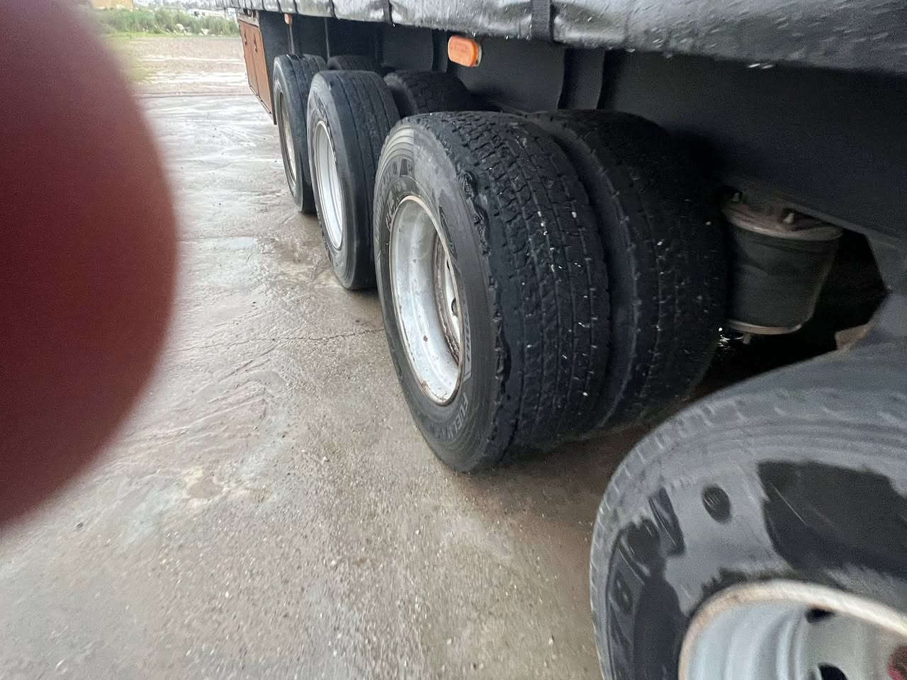 سلام عليكم 
عاربانه غسان ٤ دنگير 
جادر مسرحي جديد ١٠٠٪؜
موديل بيدايه ٢٠٢٥
مكفوله كلشي 
رقم سليمانييه 
مكان كلار حي صناعيه 
٢٠٠$ بيهه مجال بسيط 

0771 833 3284
