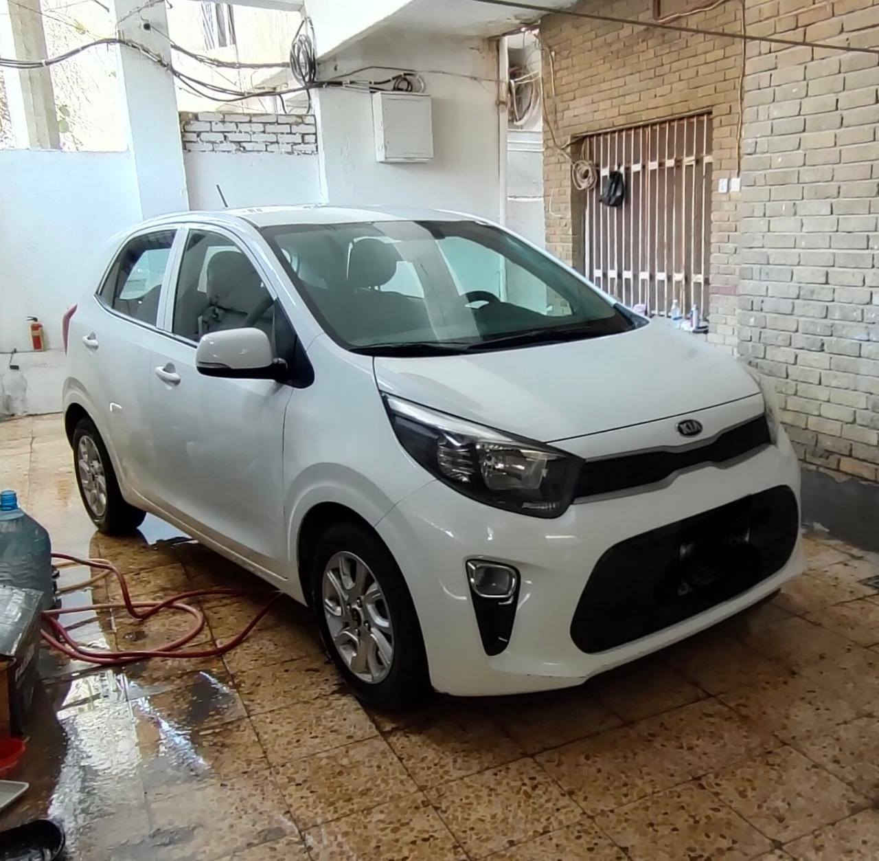 السلام عليكم
كيا بيكانتو 2018 
سياره جديده رقم بصره باسمي خليجي مكفول كفاله عامه من محرك كير حداديه كلشي بيه جديد استعمال شخصي مكاني بصره السعر 125 وبيه مجال بسيط 
ماشيه 50 
***********
