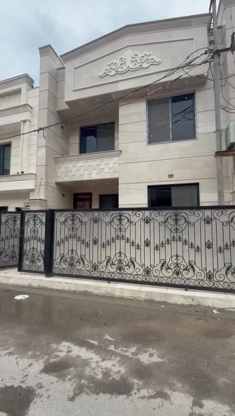عروضنا المميزة متوفرة الآن! 🤩 لمعرفة كل التفاصيل، شاهد الفيديو. لو عندك أي استفسار، تواصل ويانا واتساب 💬 ابعت صورة البيت وأرسل لك التفاصيل كاملة. عنواننا: بغداد، السيدية. 🏡 رقمنا: ***********.
