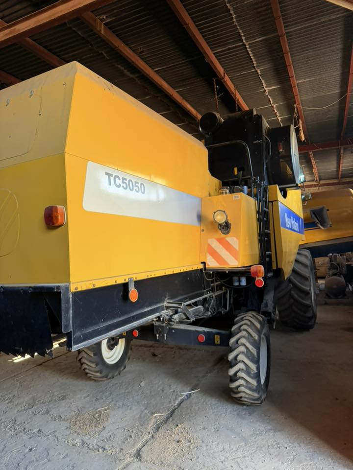 اللهم صل على محمد وآل محمد 
للبيع حاصدة نيوهولند أوربي 
حجم 5050 هايدرو 
4بلم 
رقم سليمانية 
مشتغلة موسمين بالعراق 
للاستفسار 
***********
