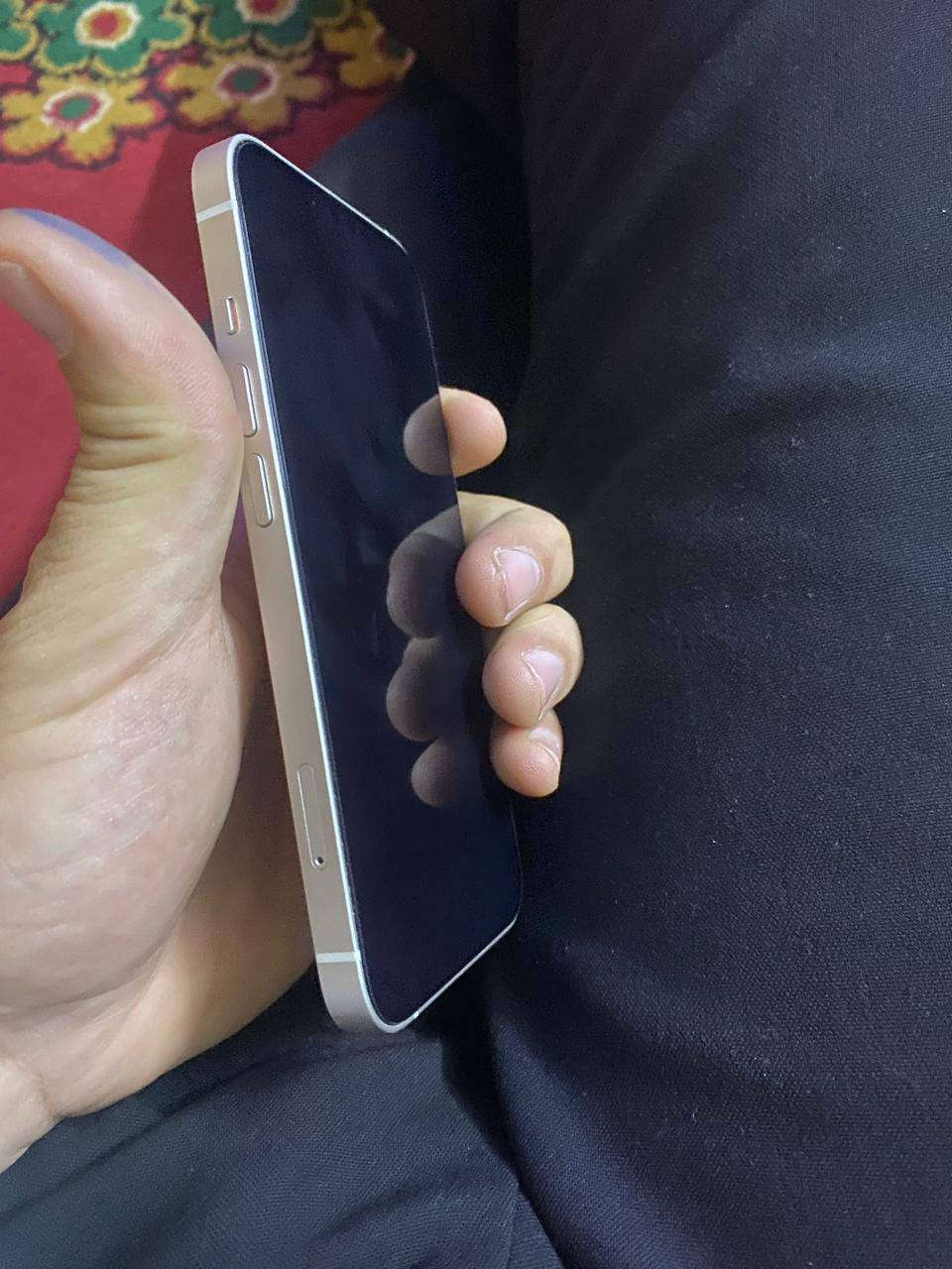 ايفون 13عادي ماستر شرق اوسط AAA بعده داخل الضمان مكفول كفاله عامه بطاريته ٩٩ نضافه الجهاز ميه بل ميه كارتونه ملحقات كامله شخط مابي ذاكره ١٢٨ السعر ٥٥٠ وقابل للتفاوض عنوان بغداد العبيدي ***********
