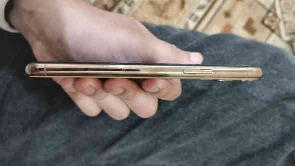 السلام عليكم للبيع أيفون 11برو ذاكره 256جهاز مكفول ماعدا البطاريه معلايه 5درجات أو مابيه أي تأثير جهاز نضيف 100/100زلغ مابي السعر 280او بي مجال بسيط ***********يوجد واتساب
