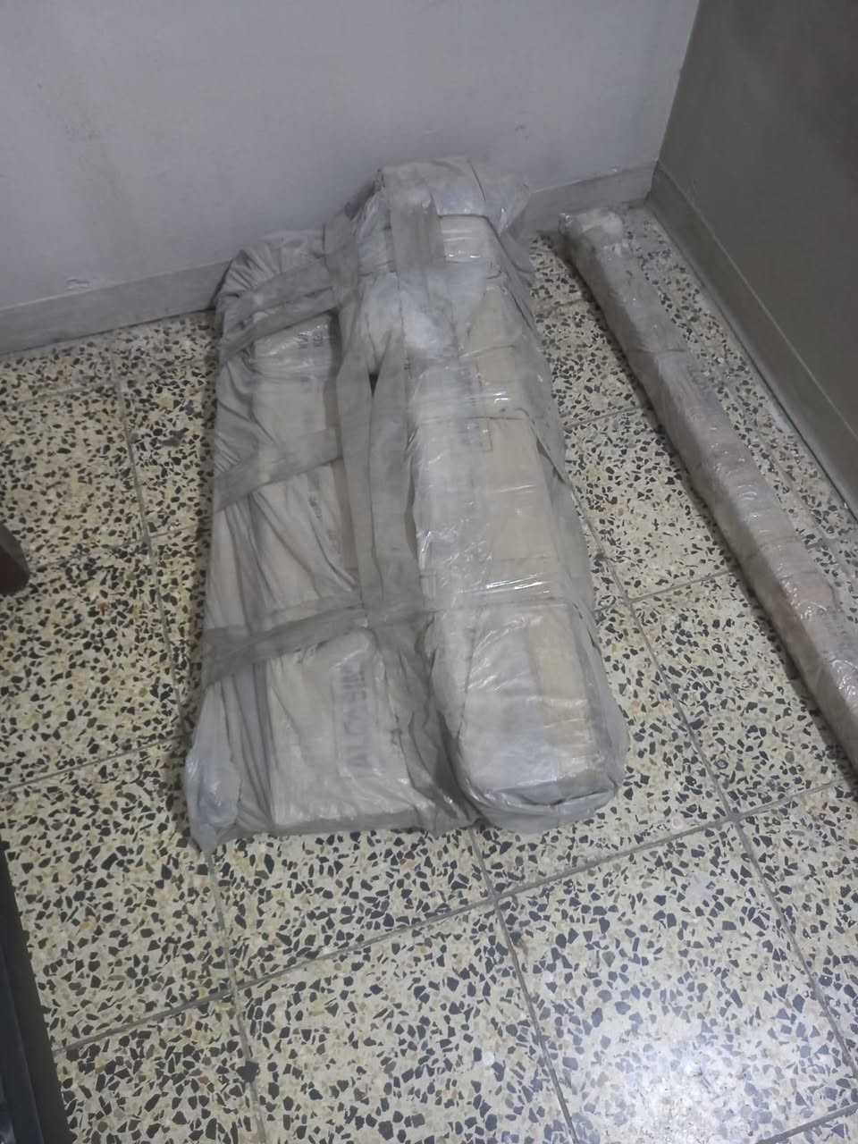 السلام عليكم ..
من رخصه الادمن ..
سرير نفر عدد ٢ جديد غير مستخدم واحد مشدود والثاني بالباكيت بعده ما مشدود سعر السرير الواحد ٦٠ الف وبيه مجال جدا بسيط لايوجد توصيل 
للتواصل رقم الهاتف ***********
العنوان بغداد الكرخ السيدية العمارات السكنية مجمع ٥
