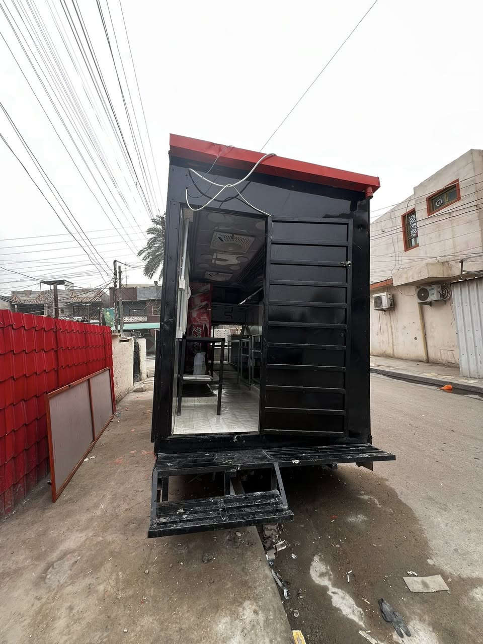 للبيع مطعم متنقل مع كافة محتوياتة الجديدة ولغير مستعملة مكاني بغداد الدورة للاستفسار على هذا رقم *********** السعر ٤٥ ورقة
