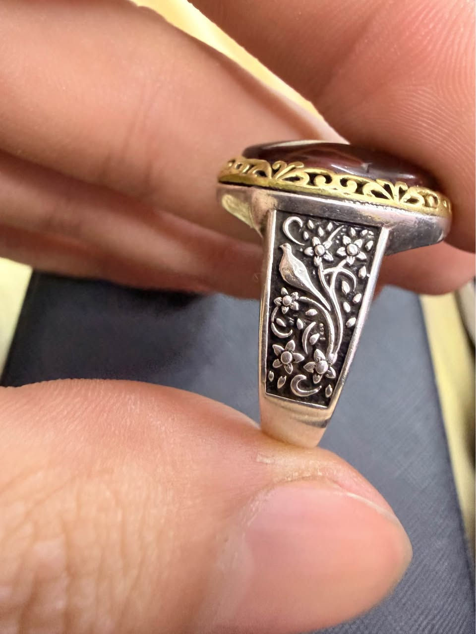 عقيق يماني كرزي طبيعي غير معالج مع إطار طلاء ذهب
24k
مصور شخص مع رأس الإمام الحسين على الرمح بغداد, العراق


**إذا كنت صاحب هذا الإعلان وتريد حذفه لأي سبب، رجاءا أرسل رسالة إلى الدعم الفني**