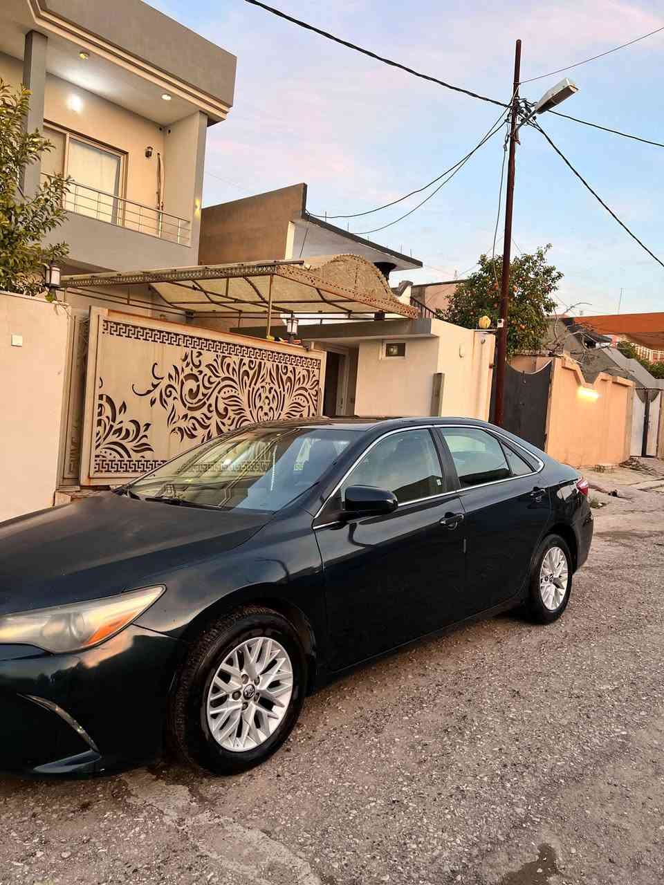 كامري لون نيلي  موديل ١٦ سنويه لحد٢٨ دفتر بنزين بيها السعر ١٤٥ وبيها مجال صبغ قطعتين البونيد وجاملغ السايق وشويه راس الشاصي بي ***********عنواني كوكوك دبس
