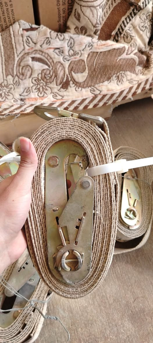 سفايف امريكي أصلي طول لوحده ٦ متر
سعر قطعه 10 الاف دينار 

يوجد توصيل


**إذا كنت صاحب هذا الإعلان وتريد حذفه لأي سبب، رجاءا أرسل رسالة إلى الدعم الفني**