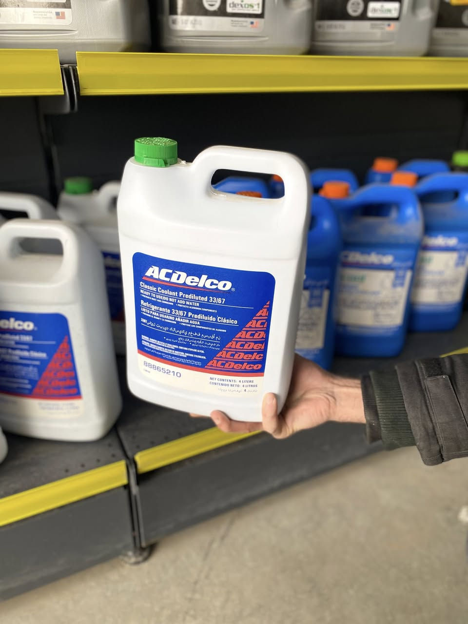 السلام عليكم 
متوفر زيوت سيارات وكالات اصليه 
ياباني والالماني وامريكي وكوري شرط 
ضمان واستخدام 
وفلاتر اصليه وعاديه 
مي راديتر اصلي وعادي 
اسعار جمله 
عنوان مدخل الشباب
مقابيل حسينه حواس 
الرقم ***********
