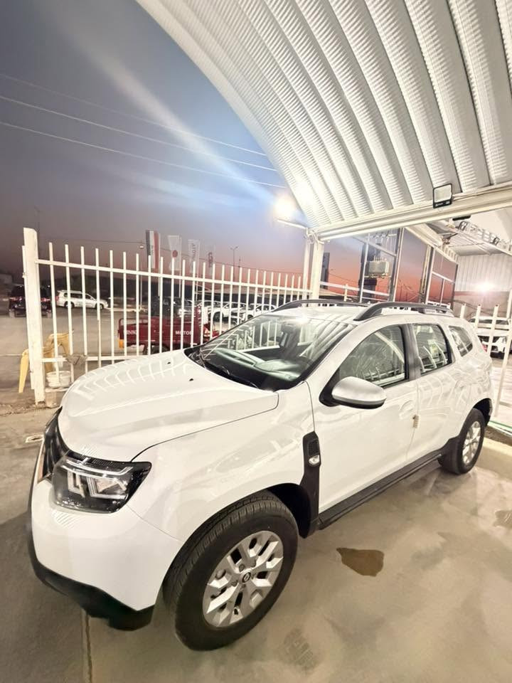رينو داستر ٢٠٢٥ زيرو استلام شركه مماشيه ولا متر مكان ديوانية السياره حره تحويل ثاني يوم  
Duster (Renault)
داستر من شركة رينو الفرنسية 
ضمان گير ومكينة 3 سنوات 
مواصفات السيارة 
محرك نيسان 1.6L 16V 115HP
الگير من شركة نيسان اليابانية AT6SPEED 
مصابيح LED نهارية 
مصابيح البريك LED 
مصابيح ضباب 
مري كهرباء 
مانع انزلاق ABS 
مثبت سرعة 
بصمة تشغيل 
كامرة وحساسات خلفية 
شاشة لمس حجم 7 انج تدعم النظامين 
المقاعد الخلفية قابلة للطي 
والكثير من المواصفات
***********
