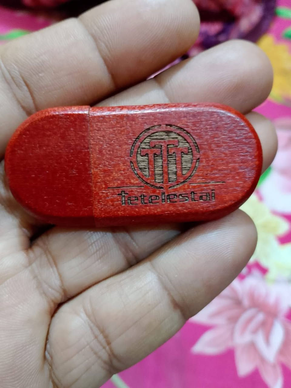 فلاشات خشب بهذا الشكل اكثر من 40 قطعة 
***********
