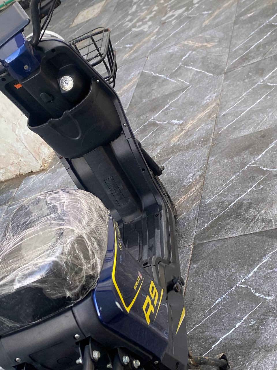 دراجه شحن للبيع R9 نضيفه انضف من الصور بهواي  تايررات جدد جوبلس بطاريات فوك النص عمر نهائياً ماتفقد شحن كلش زينات كفرات نضيفه لايت عالي ناصي بصمه تشغيل بس بصمه اكفلها الك من سرقه ومن لحيم شاشتها شغاله للتواصل خاص او واتساب  *********** سعر 350 وبي مجال مكاني بصره حي المهندسين
الرقم يشتغل فقط واتساب
