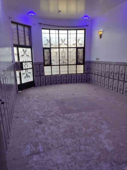 بيت للبيع حي الزهراء مقابل دور الأساتذة المعهد الفني
مساحة 200 متر  استقبال + مطبخ + صالة+ 3 غرف نوم أثنين بالطابق الأرضي وحدة بالطابق الأول 

بناء الدار حديث 
السعر 160 

#للتواصل على الرقم فقط ***********
