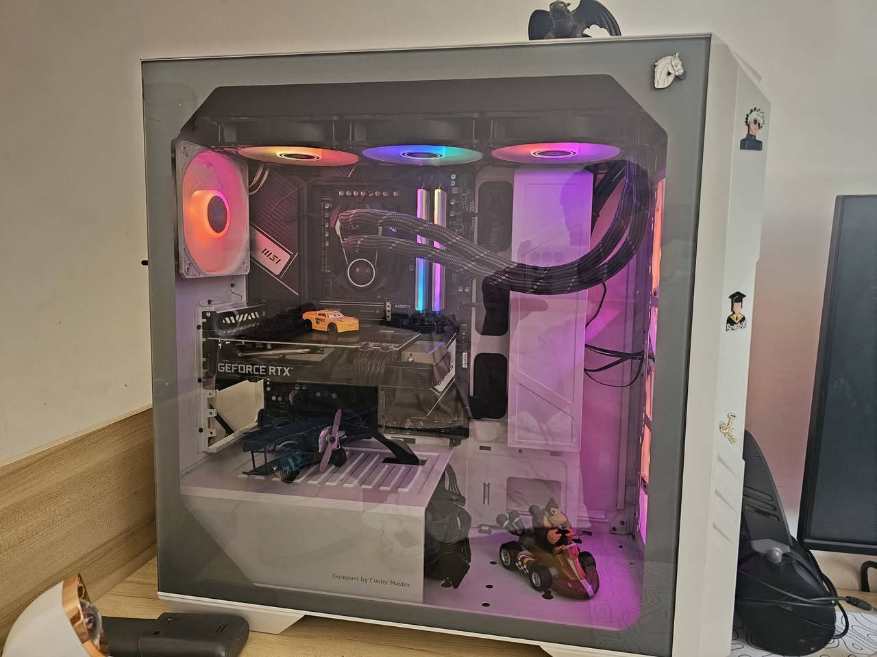 Pc للبيع ​🖥️ للبيع: تجميعة حاسبة قيمنق وشغل ثقيل مواصفات عالية
السلام عليكم، للبيع حاسبة نظيفة جداً وممتازة للألعاب القوية، المونتاج، الرندرة، . الحاسبة كاملة وجاهزة للاستخدام فوراً.
​⚙️ المواصفات:
​المعالج: Ryzen 9 7900X
​كرت الشاشة: RTX 3060 Ti 8GB
​المذربورد: MSI X670 Wi-Fi (بيها واي فاي وبلوتوث)
​الرام: 32GB DDR5 RGB 6000MHz
​الهارد: 2TB Samsung Gen4 M.2 (سريع جداً)
​التبريد: تبريد مائي 360mm Frozen
​الباور: 700W
​الكيس: Cooler Master
​السعر: [2500 مليونين و خمسميه ] (بي مجال بسيط للجادين)
للعلم اني ماخذه ب ثلاث ملايين 
​المكان: [بغداد دوره ]
​التوصيل: [***********]
