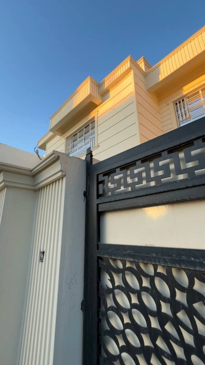 اعلان  22

دار للبيع جمعية النور خلف تيم مارت ( التعليم ) 

360م ( 20م✖️18م ) طابقين استقبال هوليين 6           

💲السعر على تلغرام 
https://t.me/walidhamo
🏢 مكتب النجمة للعقار
📍 الموقع: بعويزة – قرب محطة السادة
📲 ***********
📲 ***********
