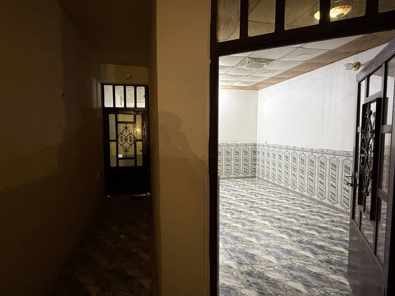 سلام عليكم ورحمة الله وبركاته شقه الايجار في ديوم 11الف مقابيل اسواق زوبعي غرفة نوم وصاله ومطبخ وديوان خارجي مثل ما موضح بل منشور سعر شقه 175 الاستفسار 
***********
***********
