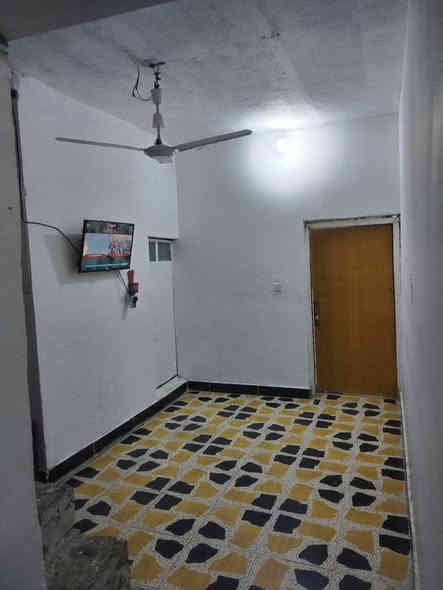 السلام عليكم بيت مساحه 100م بشارع الحسينيه مال بيت جليب صب واصل بلبااب والكهرباء خطين من الانوار ومن النفط والابي مال المي بالباب يتكون من غرفتين وحده فوك 4/5 والثانيه جوه 4/5 واستقبال وهول ومطبخ وصحيات داخليه وخارجيه معروض ب30 وبي مجال هذا رقمي ***********
