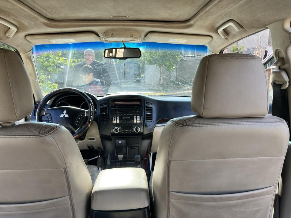 باجيرو 2010حبتور مكفوله من الضربه ومن الصبغ سياره جاهزه من كلشي رقم كركوك العنوان بغداد الرقم *********** السعر 135 بيها مجال
