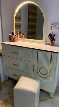 غرفه نوم عدد القطع 9 بدون ضرر  وياها مرايه غيافه  بعد بس اني مشادها تج...