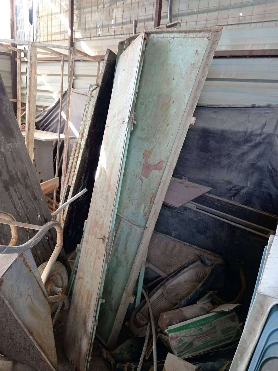 باب دفترية للبيع العنوان بابل المسيب ***********.
