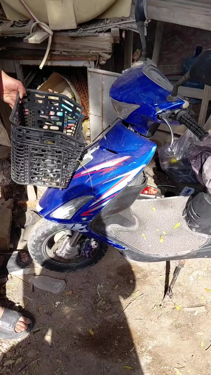 السلام عليكم متاح دراجه فراشه الدراجه جديده 
كامله مانقصه برغي مكينه بلجيس اتكتك اتكتك حيل ناعمه شلعه معدل فوول  
كهرباءيات كامله سلف هندر لايت عالي ناصي هورن  اشاير وره كدام كله شغال 
دبلات فوول زوج تايرات جدد     السعر  300 وبيه مجال للشراي للستفسار الاتصال *********** مكاني النجف الإشراف
