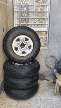 سلام عليكم ويل عادي نجمه حجم 17 أصلي ياباني وتخم تاير بالون واحد أبو جمل الاصلي واربعه عادي تيرات نص عمر السعر 400 مكانها بل نجف رقم لتواصل ***********
