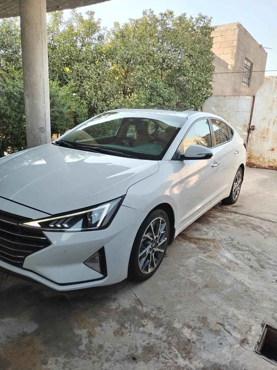 سلام عليكم النترا 2020 خليجي رقم بابل انكليزي بسمي تحويل مباشر ماشيه 70 كفاله عامه 
فول مواصفات واحد علئ واحد
مكينه2000دوش +فتحة سقف سلايت +شاشه كبيره +بصمه تشغيل وابواب +حساسات امامي خلفي +خمسه ويل كب +مري شفط +تحكم ستيرن جهتين +داخل صاج +انضمة قياده 4+كاميرا أمامي خلفي +تبريدقطعتين +سياره جديده بمعنى الكلمه مكفوله

ملاحظه سياره (مكفوله كفاله عامه)
السعر :(160وبيه مجال)
مكان السياره: (كربلاء طويريج)
الاستفسار رقم:( ***********)
