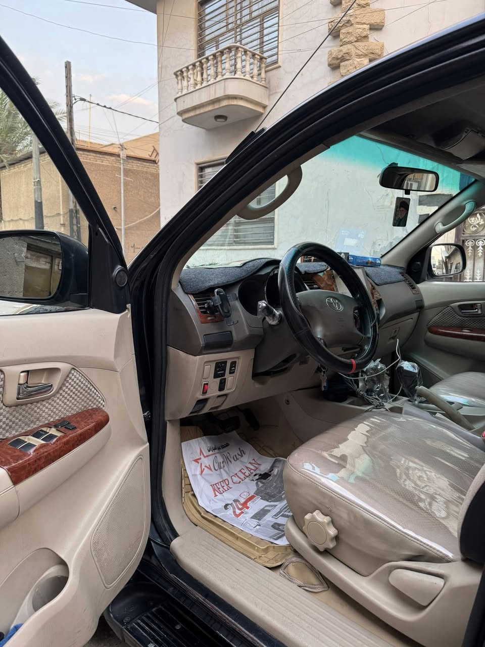 السلام عليكم سيارة فورتشنر للبيع موديل 2008 محرك 2600 السيارة جاهزة كير ومحرك وصدر تخم تاير جديد وبلادية مامصبوغة وبيها جراد قطعتين تبريد مكان السيارة بغداد م/ الصدر 
السعر 145 وبيها مجال 
للأستفسار ***********
