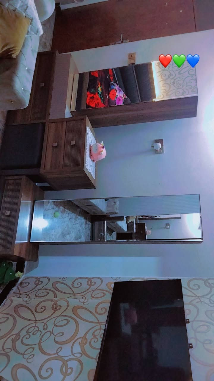 غرفه تركيه خشب اصلي وقوي كلش بيها اضرار بسيطه
عدد القطع بيها سبع قطع والكنتور خانتين منفصلات عن الباقيه+ مخزن بالجربايه كلش جبير .. والله ماخذينها ب3 ملايين اريدها بمليون ونص


**إذا كنت صاحب هذا الإعلان وتريد حذفه لأي سبب، رجاءا أرسل رسالة إلى الدعم الفني**