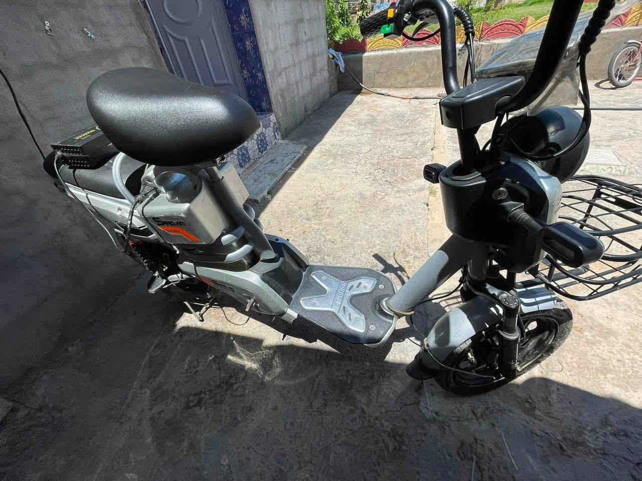 مأطور شحن جديد باتريات  جدد السعر 200وبي مجال توايرجدد اتصل***********
