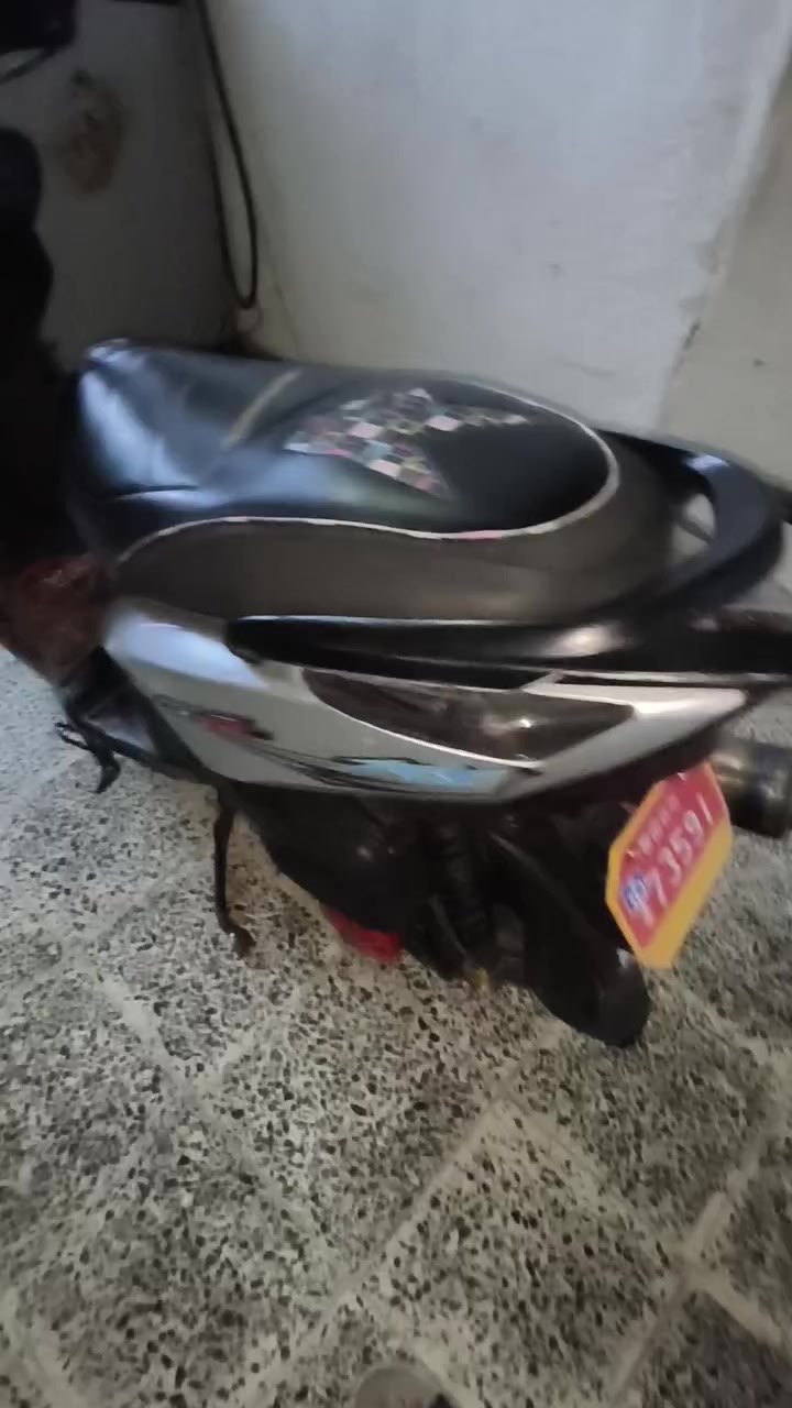 السلام عليكم دراجة ماكس ثعلب أخو الجديد دراجة ممفتوحة شرط الفحص بيها بوشة 58 بلادي أوراق الدراجة موجود تقفل ستيرن بيها صالنصة fm بيها الصالنصة بلك مثل متشوف بال فيديو يعني صوت وطكات اتونس بيها كاتم متحرك مصورة هم شلعة ومعدل فولللل كلجات رياضي يعني طيارة نكرة بكل وقت مثل ما موضحلك بال فيديو السعر 800 وبيها مجال قوي للطيبين للتواصل على هذا الرقم ***********
