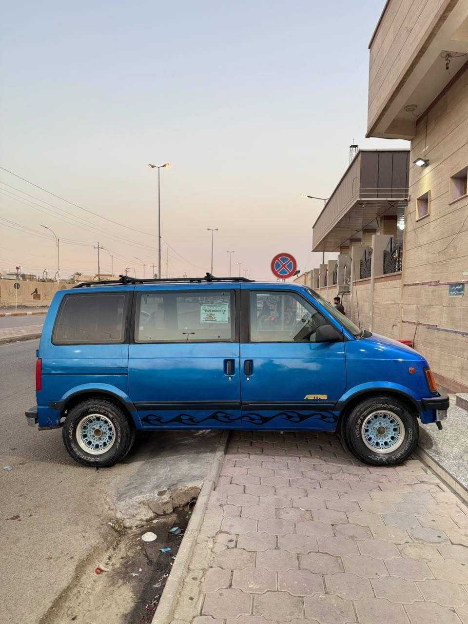 للبيع
فان استرو موديل 1991
مكفوله من الضرر 
 مصبوغه حزام جمالية 
كير ومحرك ابلاد 
تبريد مايشتغل  
تخم ويل جديد 
تخم تاير خشن 
ارضيه جديده 
تلبيسه كشنات 

رقم نجف تحويل ثاني يوم 
سنويه+لوحات + هزه كله جديد قبل شهر 
عنواني ذي قار مركز 
السعر 32 
واتساب *********** 
أو خاص موجود
