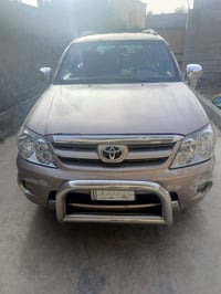 سياره تيوتا لاندكروزر 7راكب مراوس بي نيسان وكيه عموشه رقم  07809353698