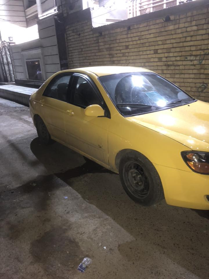 السلام عليكم اخوان كيا سبكترا موديل ٢٠٠٨ رقم بغداد مصفره هيئة وغرامات صدر امامي جديد صبغتها جديده السياره بيها نقص تبريد وصدر خلفي مكينة كير خير من الله 
حادثها چاملغ وبنيد (والغد مبدل والشواصي مكفولة من اي شي اي ضربة ثانية داخل العراق مبيها ) عارضها ب ٧٠ وبيها مجال بسيط مكاني بغداد 
***********
